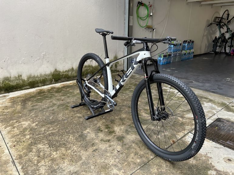 Used Trek Procaliber 9.7 2024 2024 Mountainbike, White, 29 — image 1 of 9