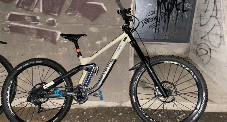 Used CUBE TWO15 PRO 2022 2022 Mountainbike, Black, 27.5 — image 1 of 4