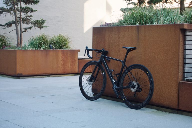 Used Canyon Ultimate CF SLX Disc 8.0 Di2 2018 2018 Road & Gravel, Nero — image 2 of 7