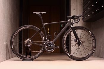 Used Canyon Ultimate CF SLX Disc 8.0 Di2 2018 2018 Road & Gravel, Nero — image 1 of 7