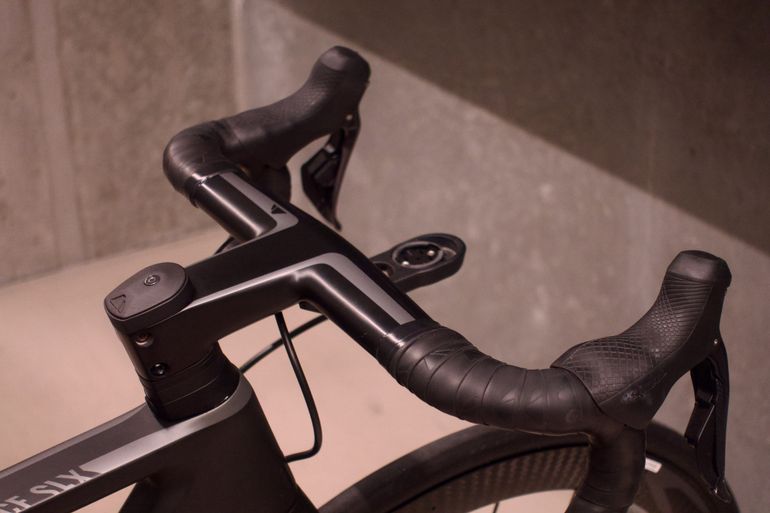 Used Canyon Ultimate CF SLX Disc 8.0 Di2 2018 2018 Road & Gravel, Nero — image 4 of 7