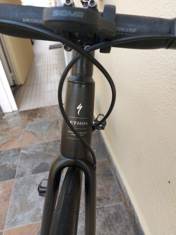 Used specialized aethos comp 2022 Road & Gravel, Black — image 2 of 6