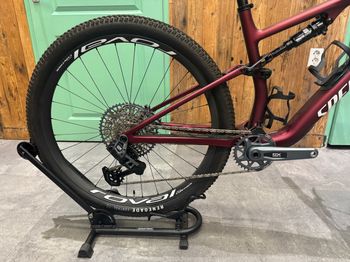 Used Specialized Epic 8 Expert 2024 2025 Mountainbike, Red, 29 — image 3 of 3