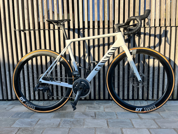 Tweedehands Canyon Ultimate CF SLX 8 Disc eTap 2022 2022 Road & Gravel