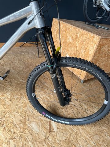 Gebrauchtes Banshee titan 2024 Mountainbike, Hellgrau — Bild 5 von 5