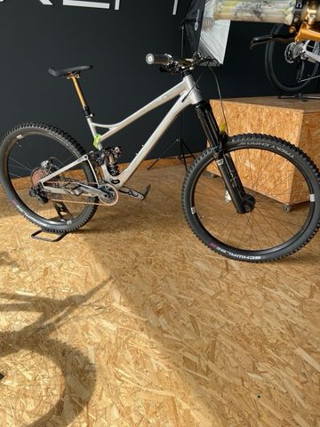 Tweedehands Banshee titan 2024 MTB