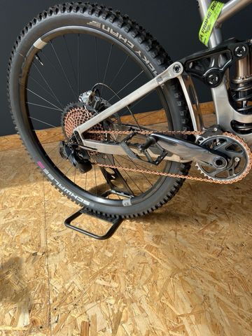 Gebrauchtes Banshee titan 2024 Mountainbike, Hellgrau — Bild 2 von 5