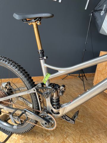 Gebrauchtes Banshee titan 2024 Mountainbike, Hellgrau — Bild 4 von 5