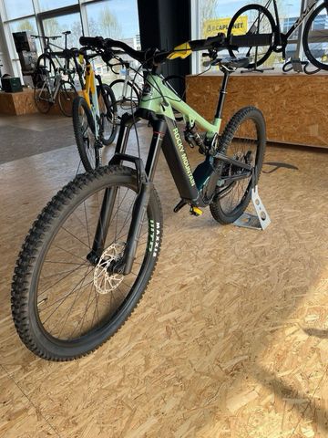 Tweedehands Rocky mountain altitude power play 2025 MTB