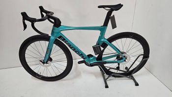Used Bianchi Bianchi Oltre Comp Ultegra Di2 2025 2025 Road & Gravel, Green — image 3 of 3