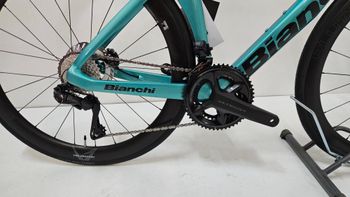 Used Bianchi Bianchi Oltre Comp Ultegra Di2 2025 2025 Road & Gravel, Green — image 2 of 3