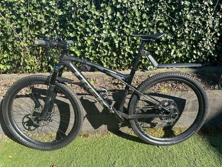 Gebrauchtes Trek Supercaliber 9.8 XT 2020 2020 Mountainbike, Schwarz, 29 — Bild 2 von 7