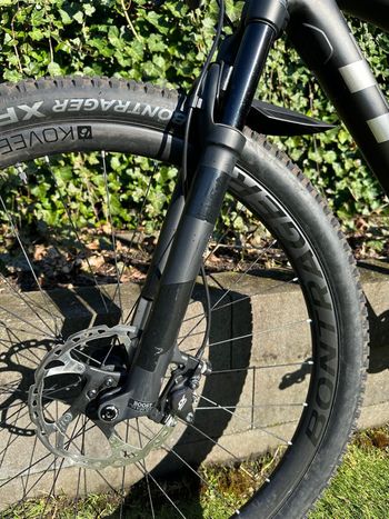 Gebrauchtes Trek Supercaliber 9.8 XT 2020 2020 Mountainbike, Schwarz, 29 — Bild 3 von 7
