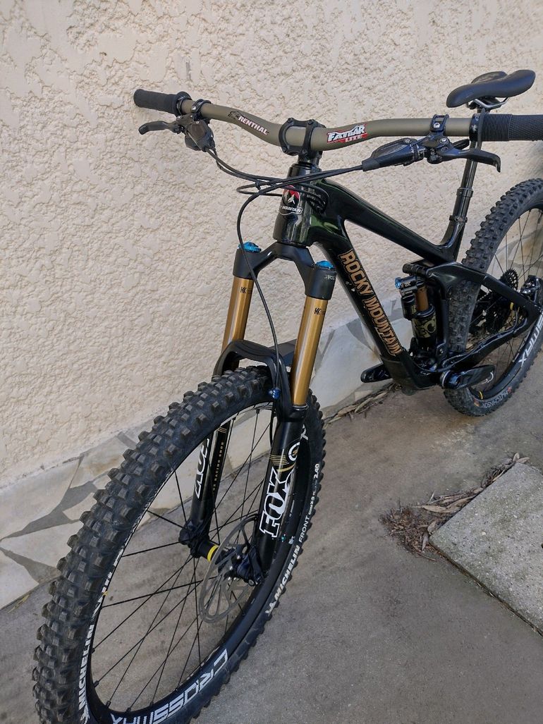Used Rocky Mountain Slayer 2018 2018 Mountainbike, Black — image 2 of 6