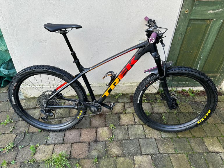 Used Trek Roscoe 8 2020 2020 Mountainbike, Black, 27.5 — image 4 of 5