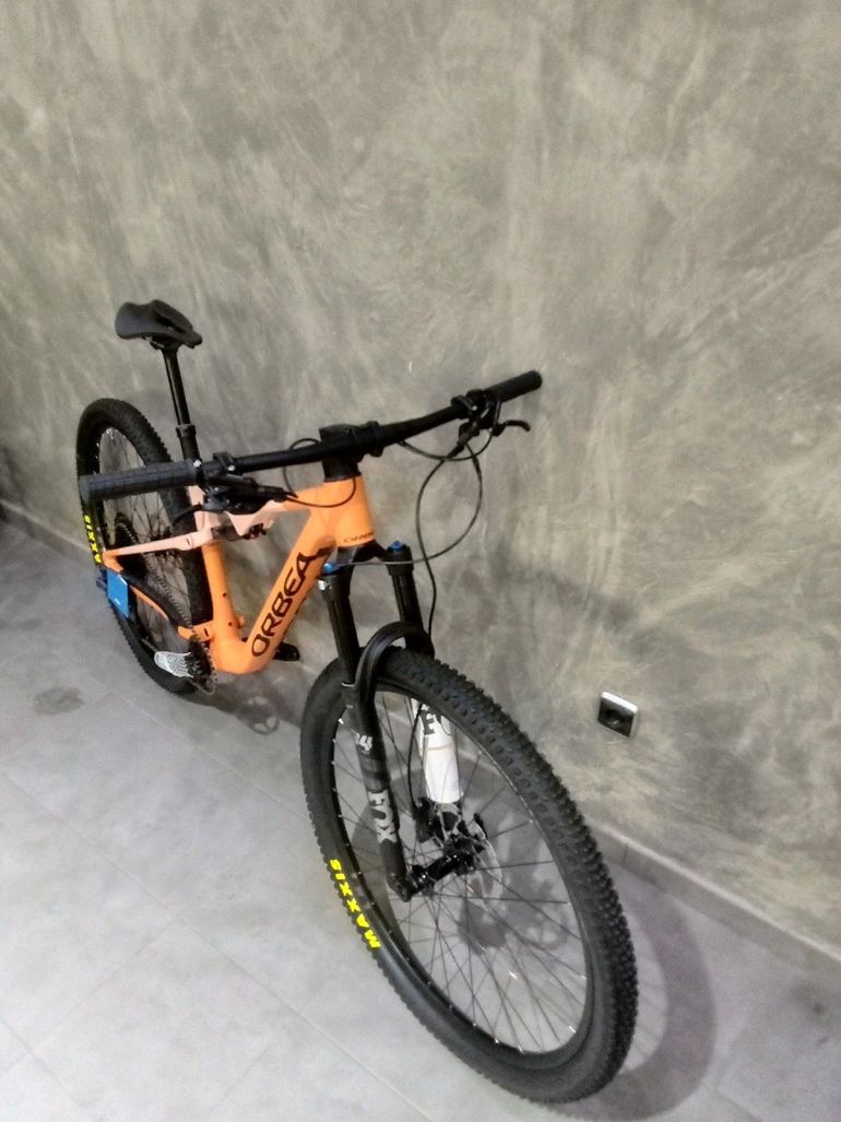 Orbea OIZ H20 2024 2024 Mountainbike usato, Arancione — immagine 2 di 3