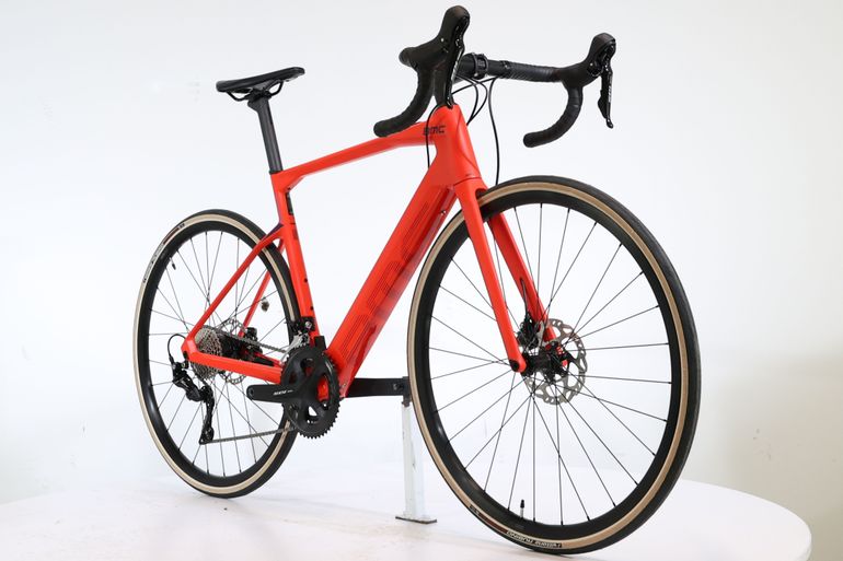 Used BMC Roadmachine AMP THREE 2023 2023 Road & Gravel, Red — image 2 of 5