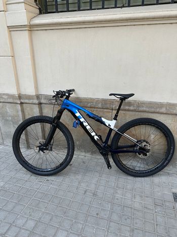 Używany Trek E-Caliber 9.8 2021 2021 Mountainbike — zdjęcie 3 z 7