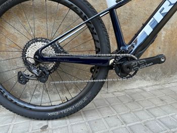 Używany Trek E-Caliber 9.8 2021 2021 Mountainbike — zdjęcie 2 z 7