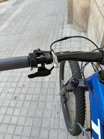 Używany Trek E-Caliber 9.8 2021 2021 Mountainbike — zdjęcie 6 z 7