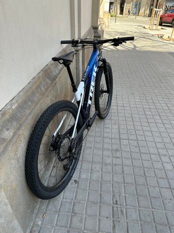Używany Trek E-Caliber 9.8 2021 2021 Mountainbike — zdjęcie 7 z 7