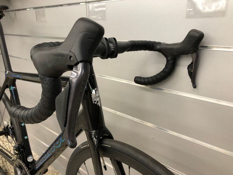 Used Bianchi SPECIALISSIMA ULTEGRA Di2 DISC 12V 2022 Road & Gravel, Black — image 1 of 4