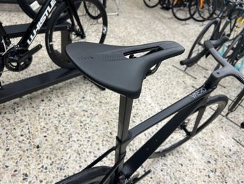 Used Whistle WHISTLE VAERO DURACE DI2 12V 2025 Road & Gravel — image 9 of 12