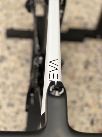Used Whistle WHISTLE VAERO 105 12V 2025 Road & Gravel — image 2 of 12