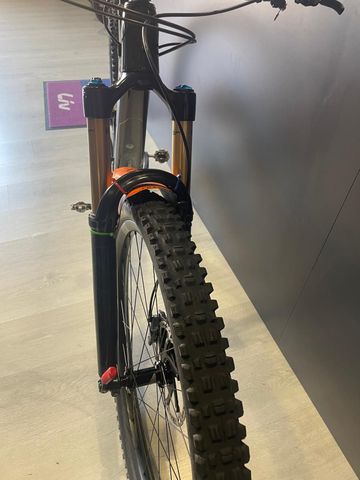 Używany Lapierre Zesty AM CF 8.9 2023 2022 Mountainbike — zdjęcie 6 z 9
