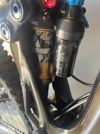 Used Lapierre Zesty AM CF 8.9 2023 2022 Mountainbike, Black, 29 — image 4 of 9