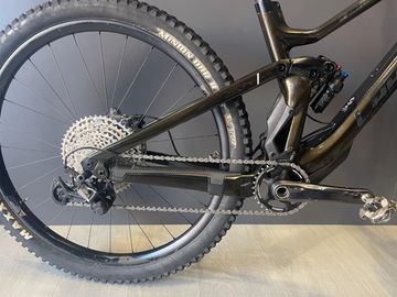 Używany Lapierre Zesty AM CF 8.9 2023 2022 Mountainbike — zdjęcie 2 z 9