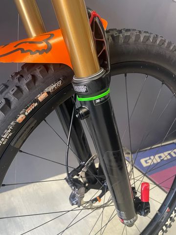 Używany Lapierre Zesty AM CF 8.9 2023 2022 Mountainbike — zdjęcie 8 z 9