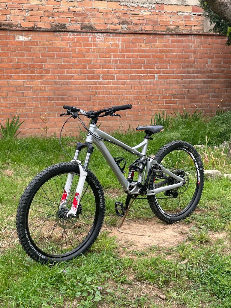 Giant Reign 2 2006 Mountainbike usato, Grigio chiaro — immagine 2 di 7