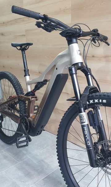 Käytetty Focus THRON² 6.8 ABS 2025 Mountainbike — kuva 2 / 8