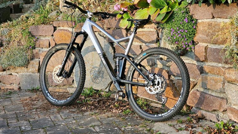Brugt CUBE STEREO 140 HPC, SL 27.5 2023 2023 Mountainbike — billede 2 af 13