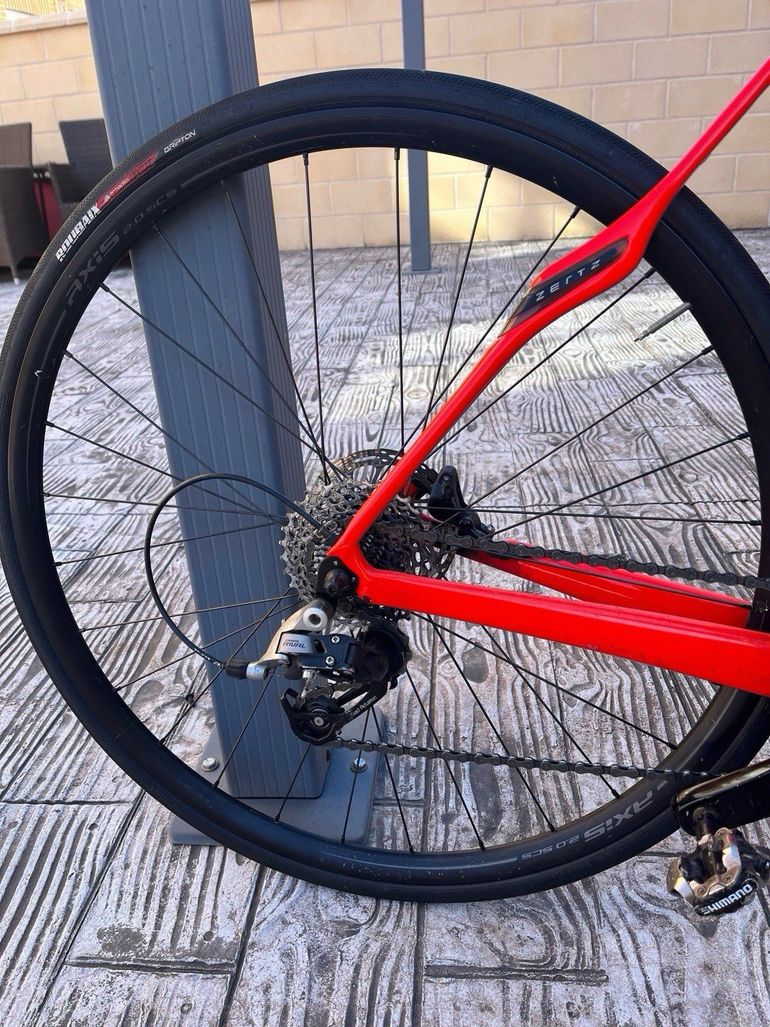 Używany Specialized Roubaix SL4 Elite Disc 2016 2016 Road & Gravel — zdjęcie 4 z 5