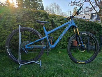 Used Pivot Trail 429 2022 Mountainbike, Blu — image 1 of 9