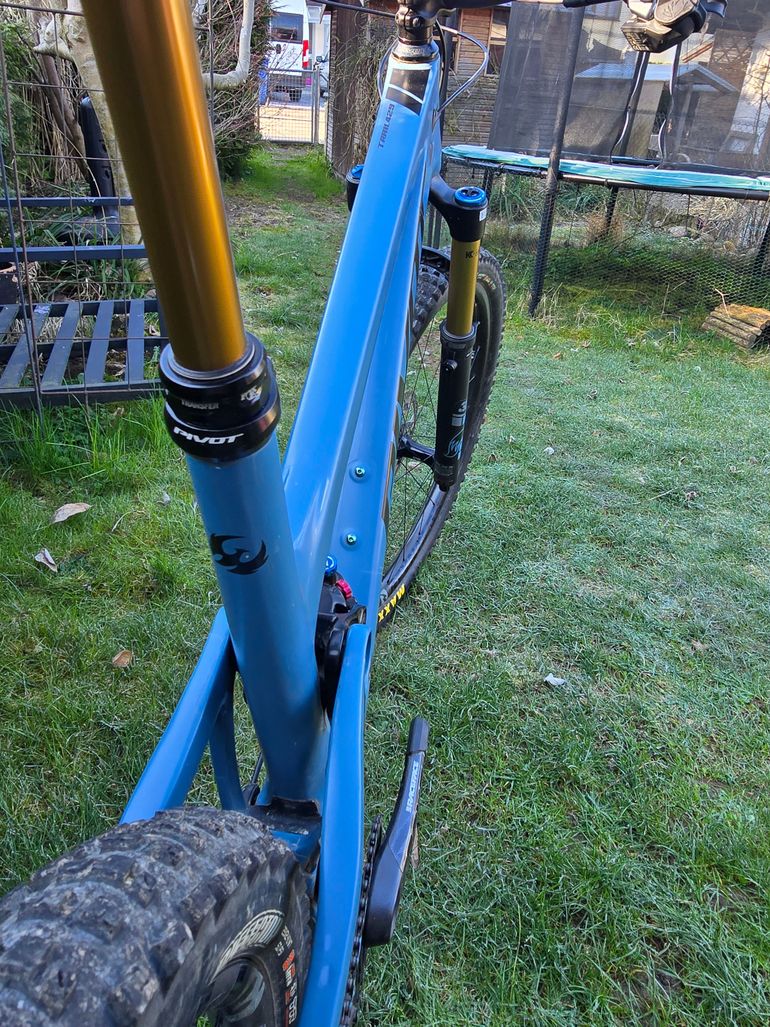 Used Pivot Trail 429 2022 Mountainbike, Blu — image 9 of 9