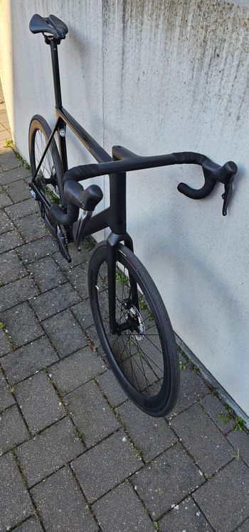 Used Canyon ULTIMATE CF SLX 8 DI2 2023 Road & Gravel, Black — image 10 of 12
