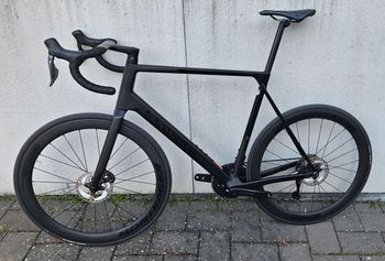 Used Canyon ULTIMATE CF SLX 8 DI2 2023 Road & Gravel, Black — image 6 of 12