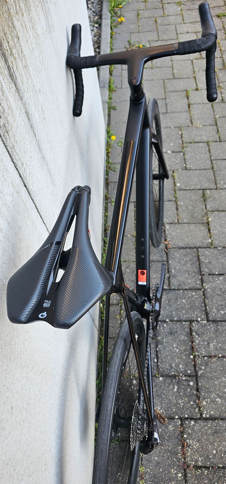 Used Canyon ULTIMATE CF SLX 8 DI2 2023 Road & Gravel, Black — image 2 of 12