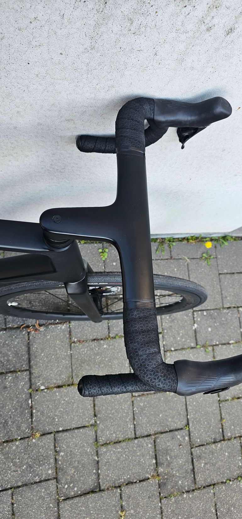 Used Canyon ULTIMATE CF SLX 8 DI2 2023 Road & Gravel, Black — image 8 of 12