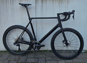 Used Canyon ULTIMATE CF SLX 8 DI2 2023 Road & Gravel, Black — image 1 of 12