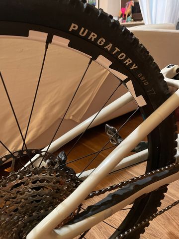 Used Specialized Stumpjumper Comp 2022 2022 Mountainbike, White, 29 — image 11 of 17