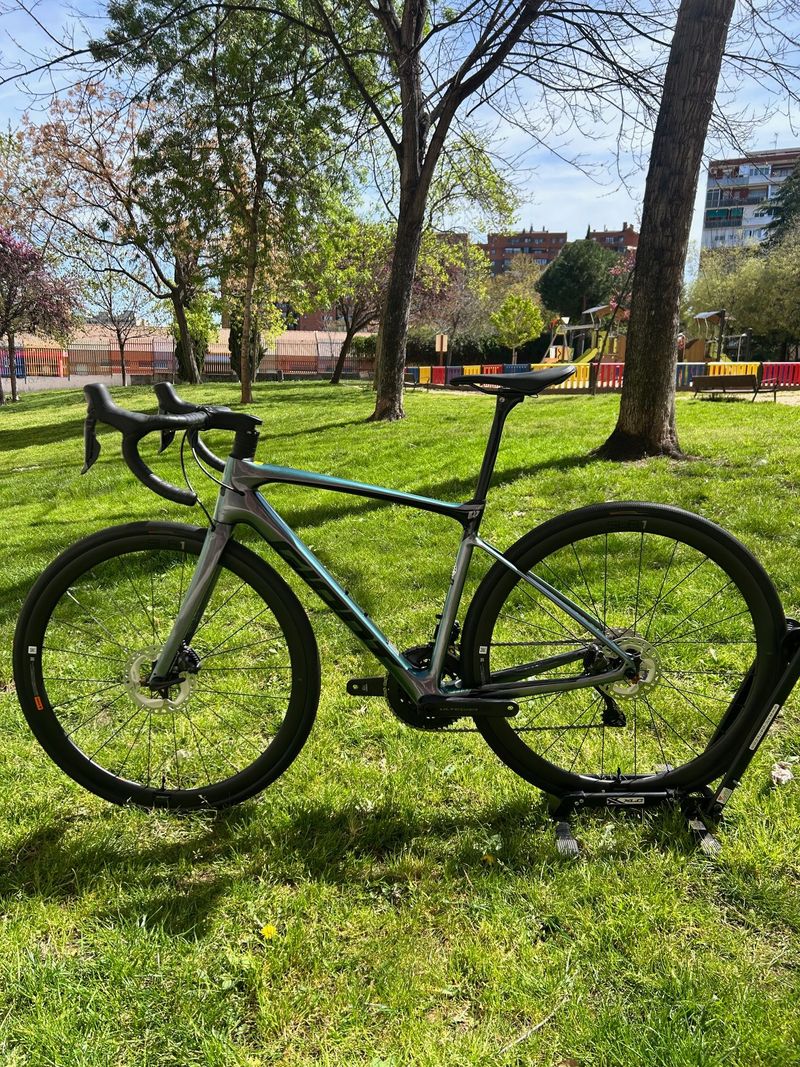 Giant Defy, Advanced Pro 1 2023 2023 Road & Gravel usato, Grigio chiaro — immagine 5 di 5