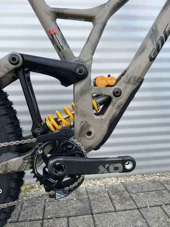Specialized Demo Race 2025 2025 Mountainbike usato, Verde — immagine 10 di 13