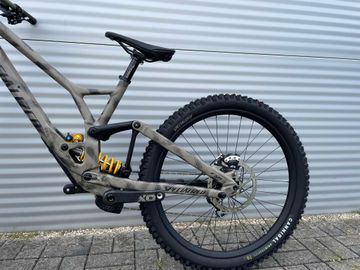 Tweedehands Specialized Demo Race 2025 2025 Mountainbike — afbeelding 9 van 13