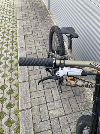 Specialized Demo Race 2025 2025 Mountainbike usato, Verde — immagine 11 di 13