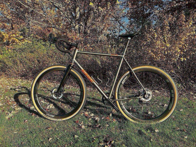 Used Sage Barlow 2022 Road & Gravel, Hellgrau — image 11 of 12