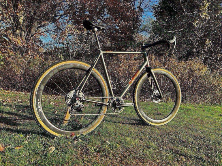 Used Sage Barlow 2022 Road & Gravel, Hellgrau — image 3 of 12